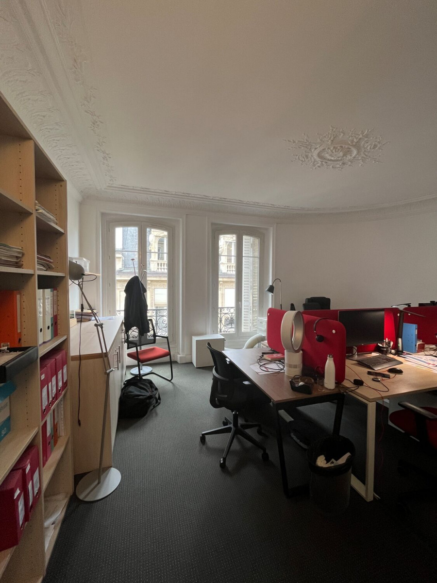 
                                                Location
                                                 Location Bureaux Paris 75008