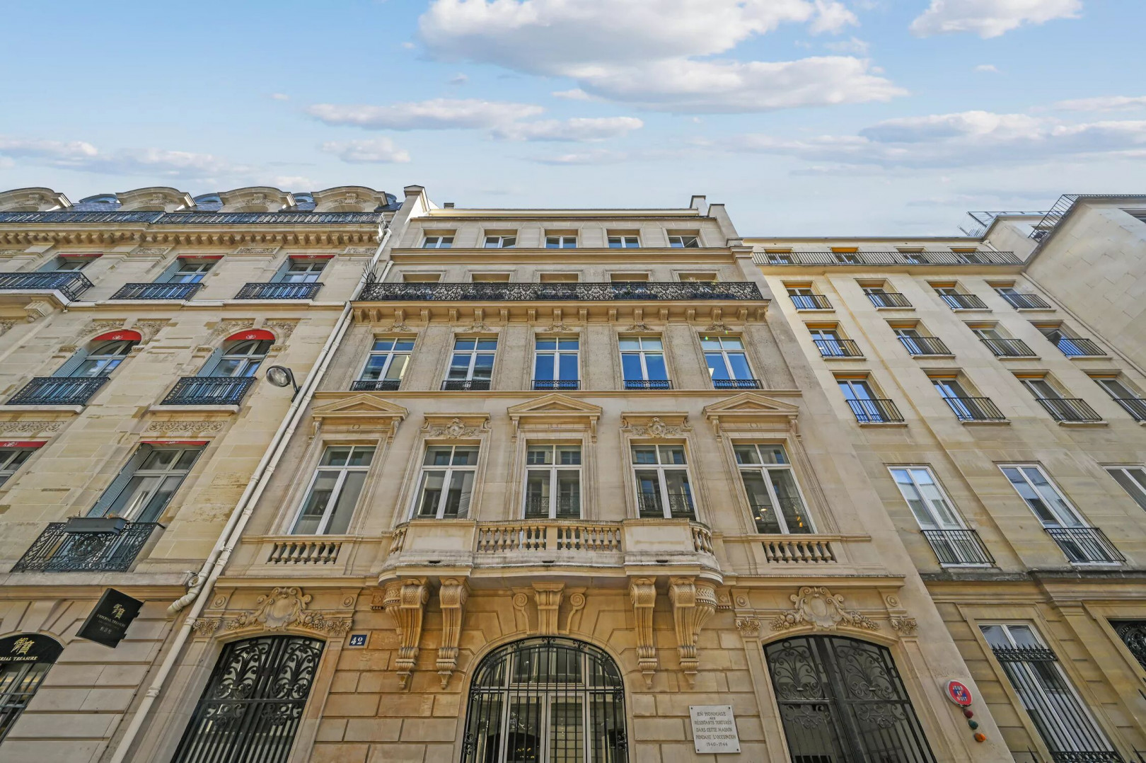 
                                                Location
                                                 Location Bureaux Paris 75008