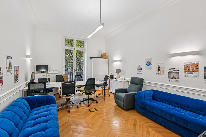 
                                                Location
                                                 Location Bureaux Paris 75008