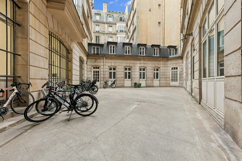 
                                                Location
                                                 Location Bureaux Paris 75008