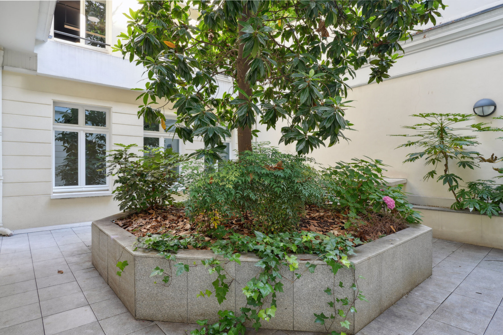 
                                                Location
                                                 Location Bureaux Paris 75008