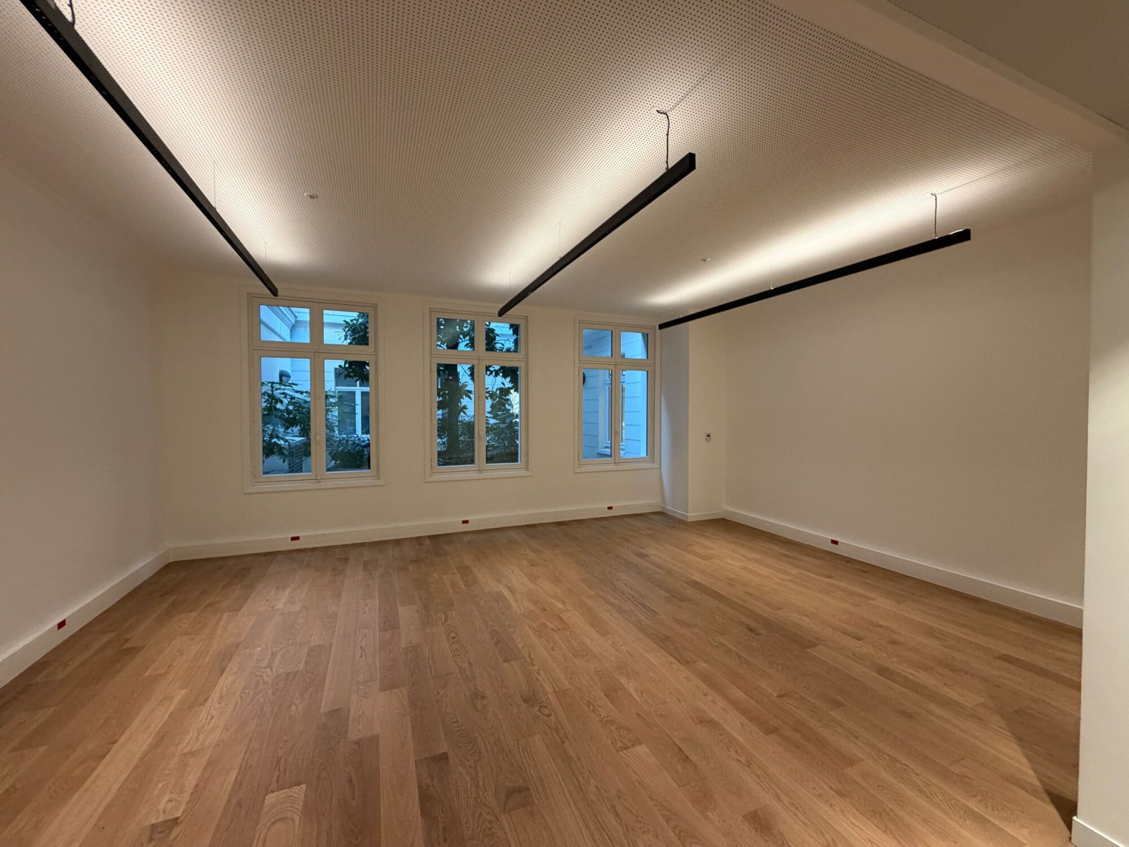 
                                                Location
                                                 Location Bureaux Paris 75008