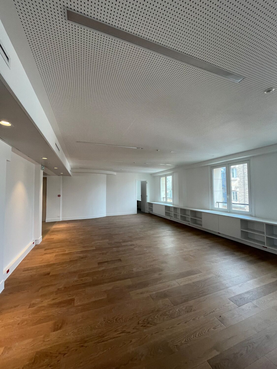 
                                                Location
                                                 Location Bureaux Paris 75008