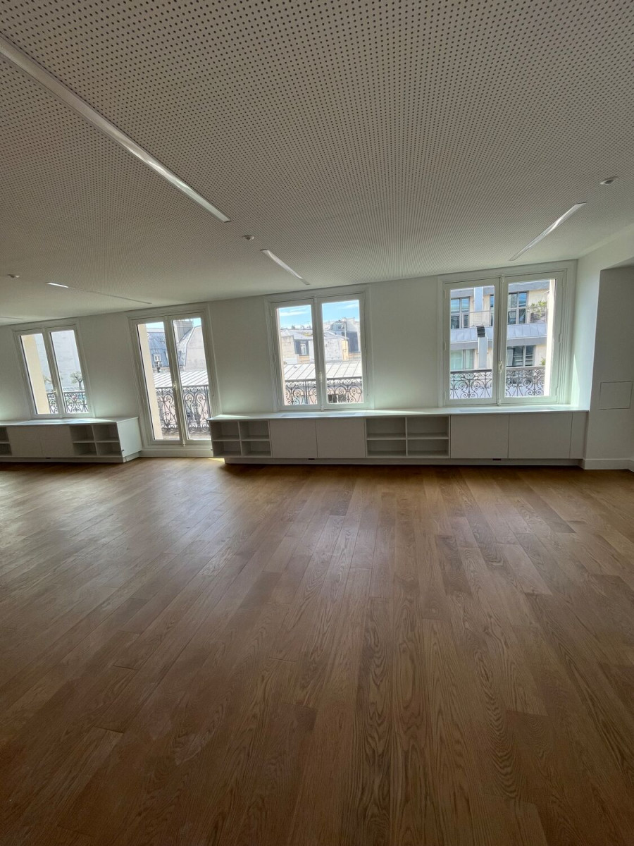 
                                                Location
                                                 Location Bureaux Paris 75008