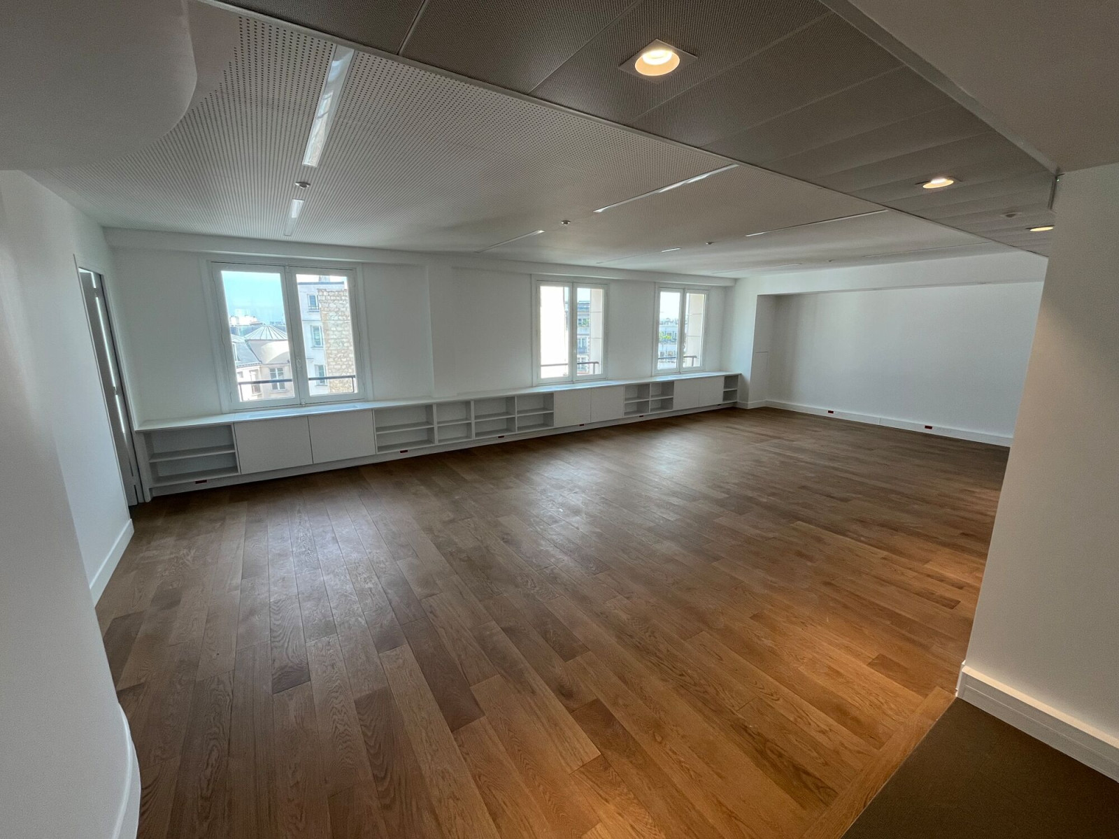 
                                                Location
                                                 Location Bureaux Paris 75008