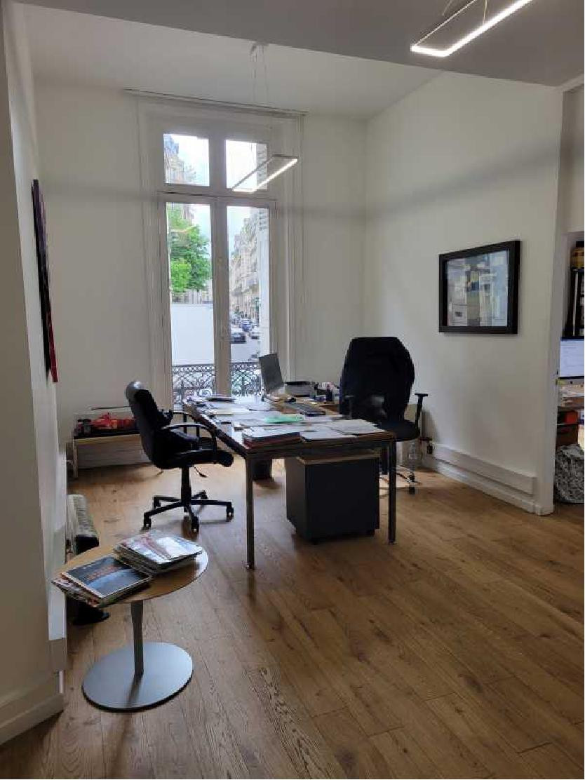 
                                                Location
                                                 Location Bureaux Paris 75008