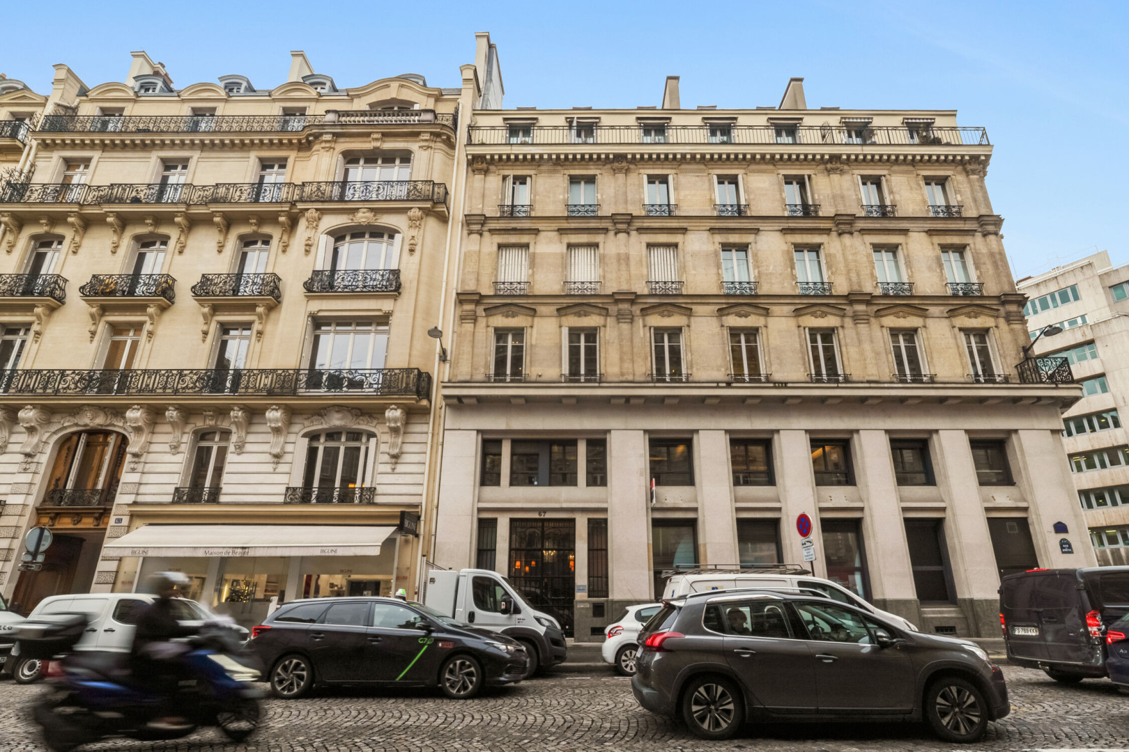 
                                                Location
                                                 Location Bureaux Paris 75008