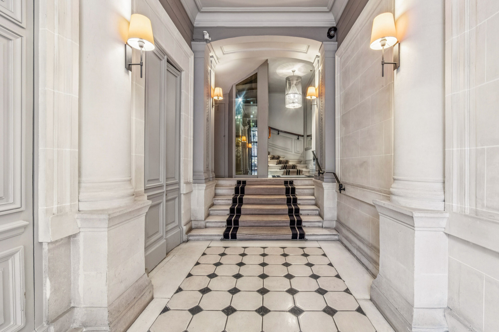 
                                                Location
                                                 Location Bureaux Paris 75008