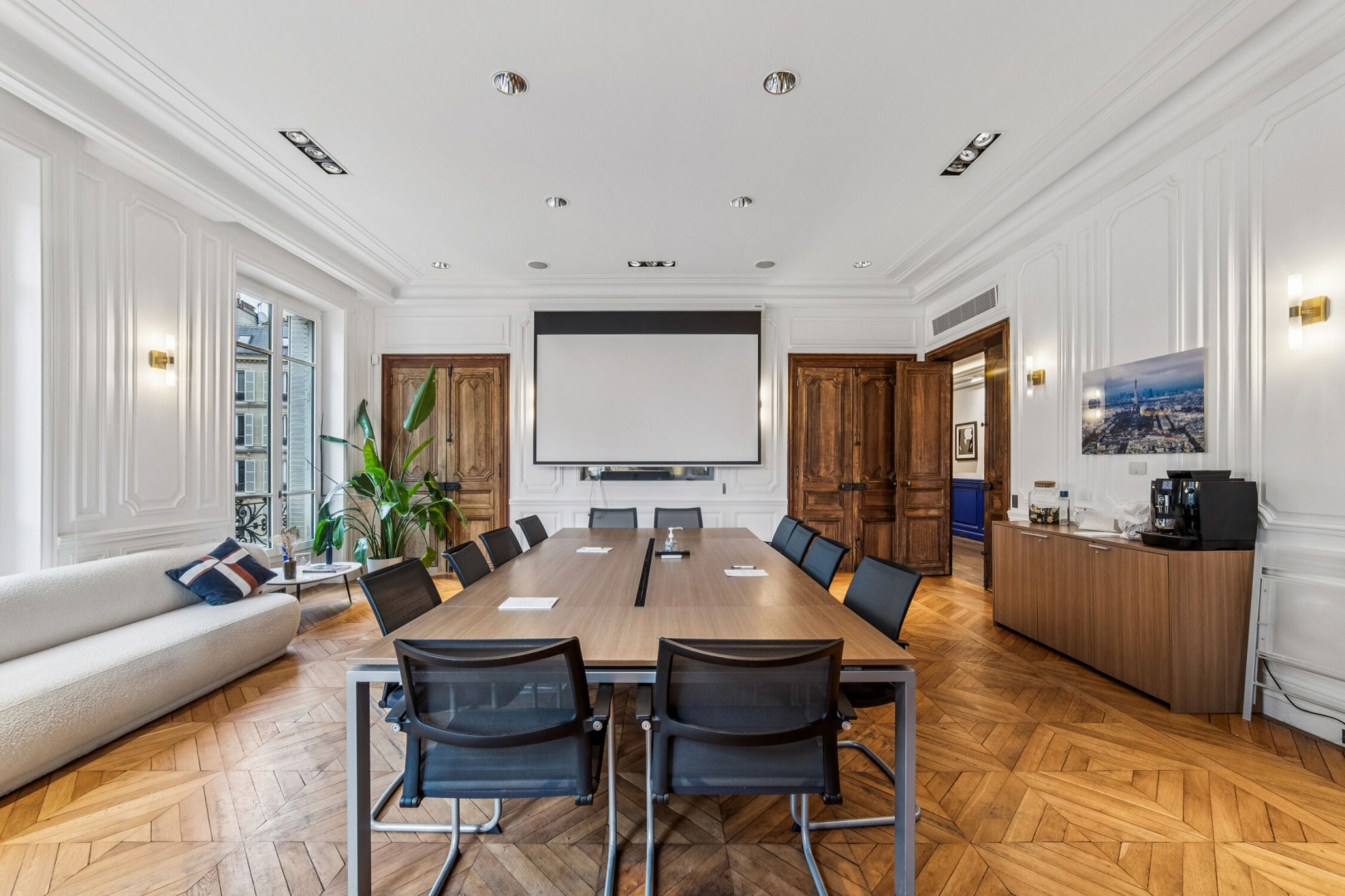 
                                                Location
                                                 Location Bureaux Paris 75008