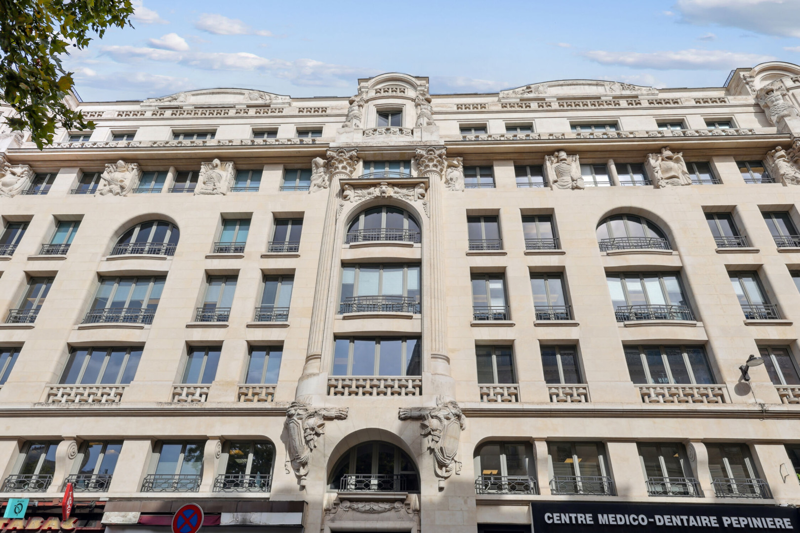
                                                Location
                                                 Location Bureaux Paris 75008