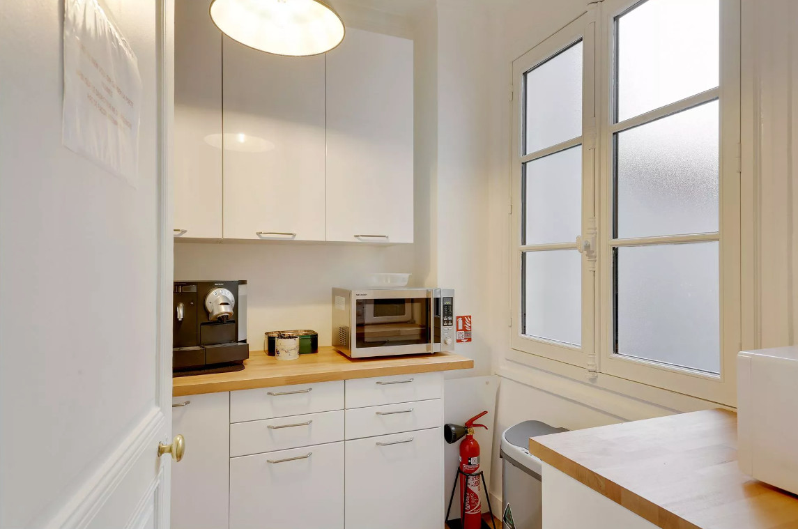 
                                                Location
                                                 Location Bureaux Paris 75008