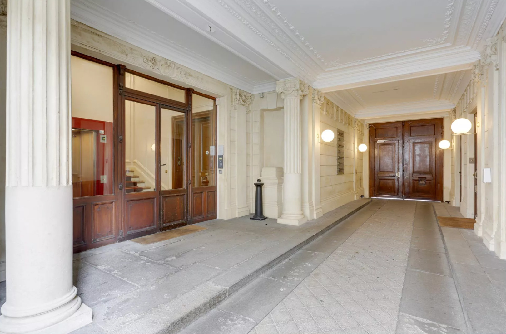 
                                                Location
                                                 Location Bureaux Paris 75008