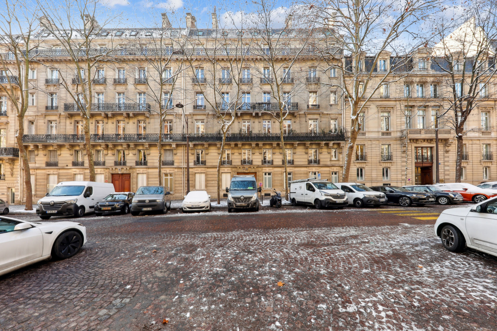 
                                                Location
                                                 Location Bureaux Paris 75008