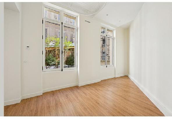 
                                                Location
                                                 Location Bureaux Paris 75008