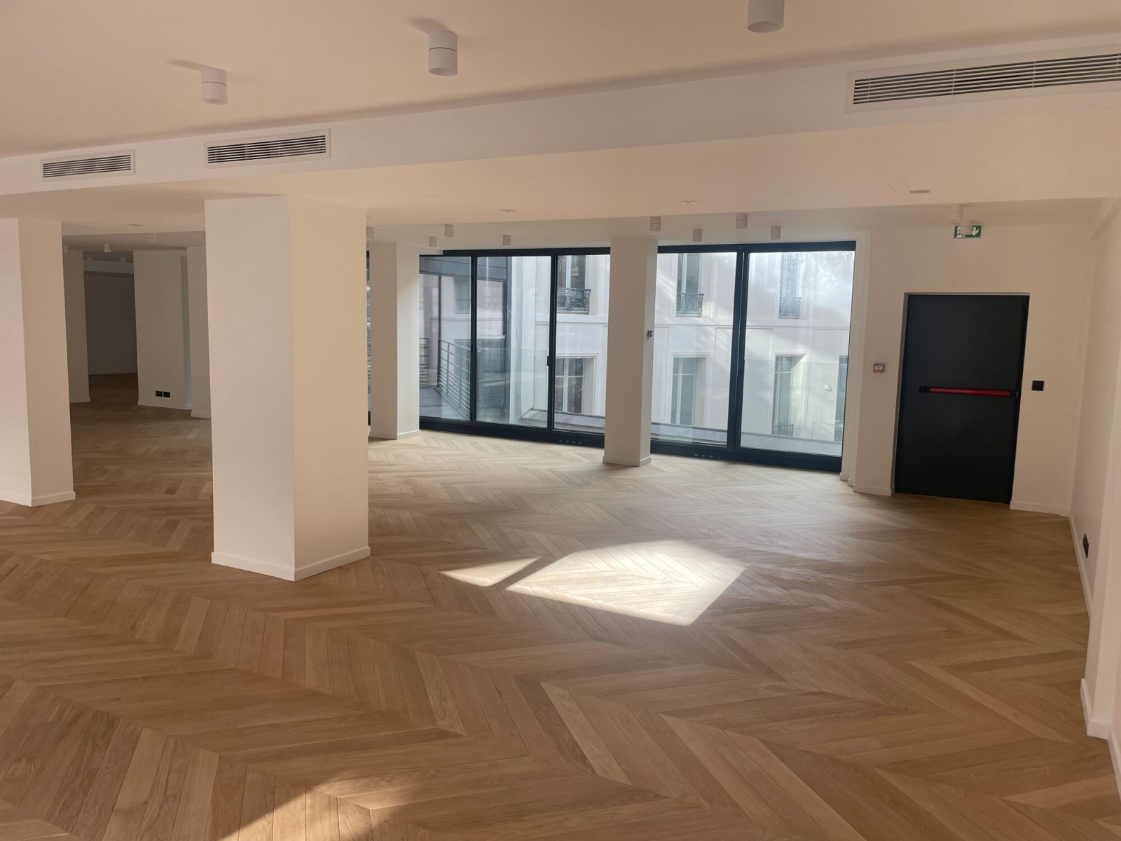 
                                                Location
                                                 Location Bureaux Paris 75008