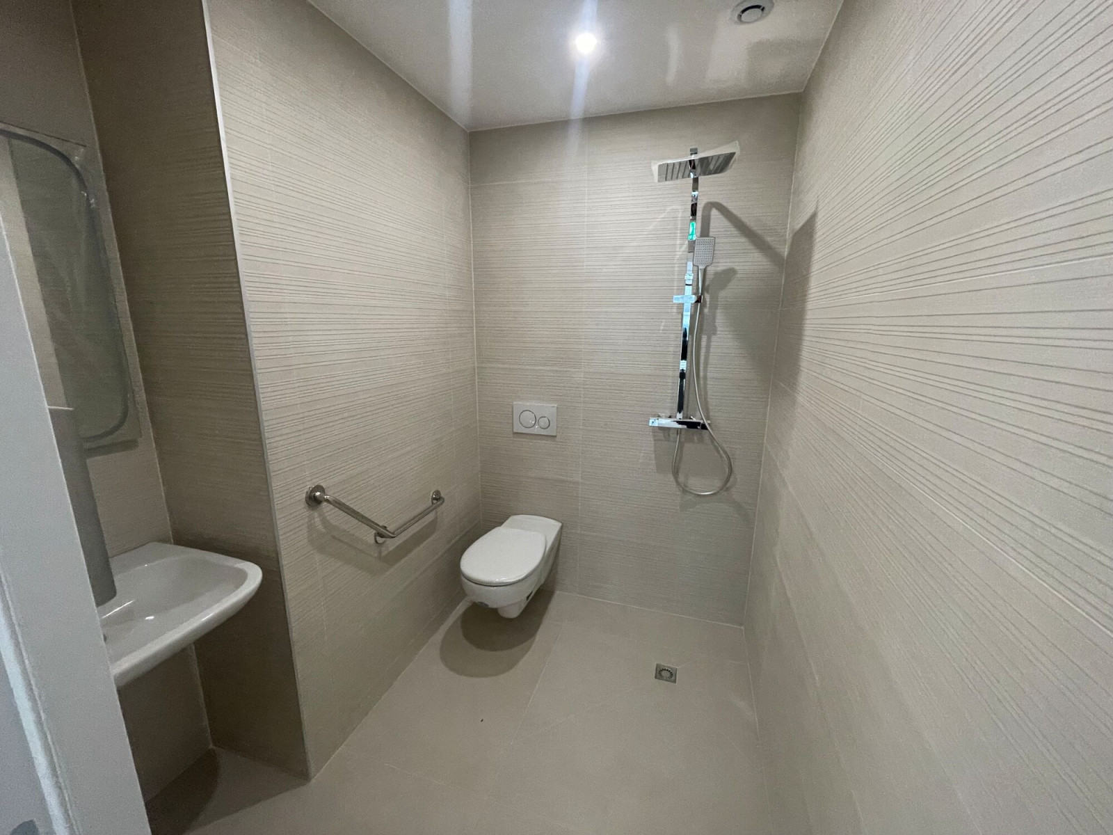 
                                                Location
                                                 Location Bureaux Paris 75008