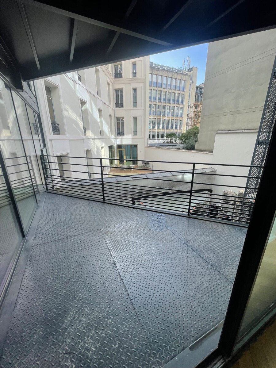 
                                                Location
                                                 Location Bureaux Paris 75008