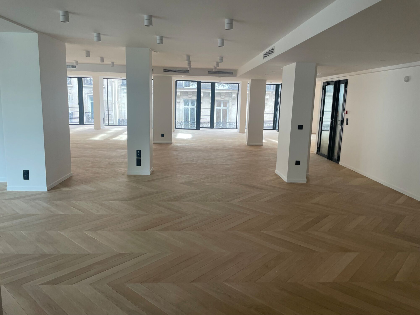 
                                                Location
                                                 Location Bureaux Paris 75008