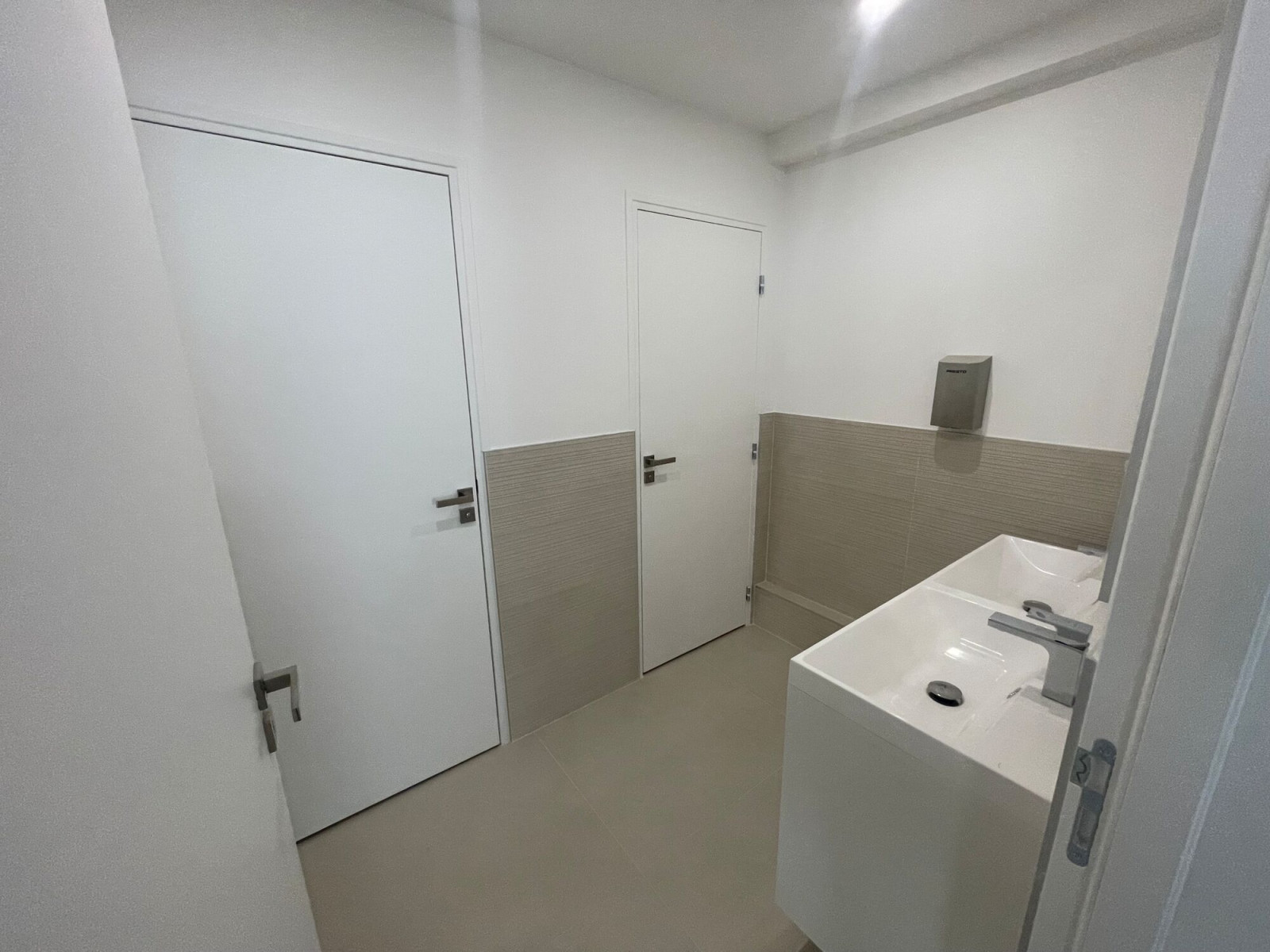 
                                                Location
                                                 Location Bureaux Paris 75008
