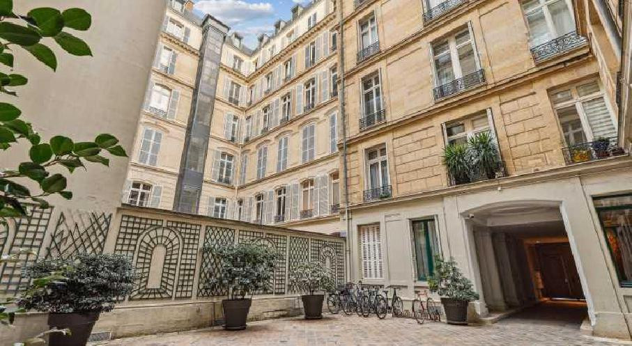 
                                                Location
                                                 Location Bureaux Paris 75008