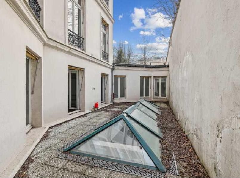 
                                                Location
                                                 Location Bureaux Paris 75008