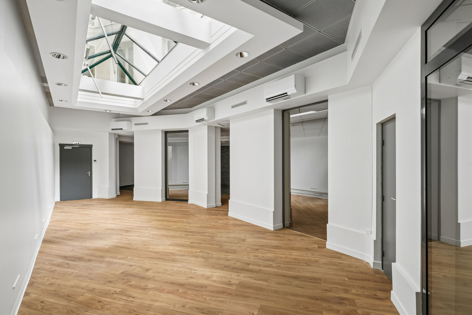 
                                                Location
                                                 Location Bureaux Paris 75008