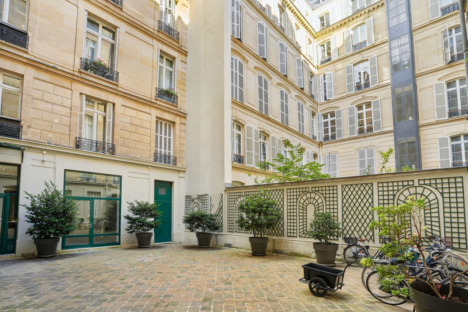 
                                                Location
                                                 Location Bureaux Paris 75008