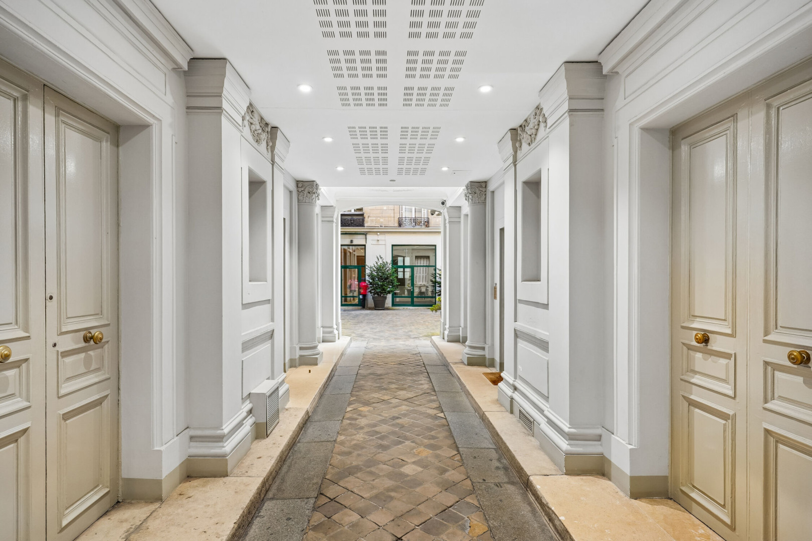 
                                                Location
                                                 Location Bureaux Paris 75008