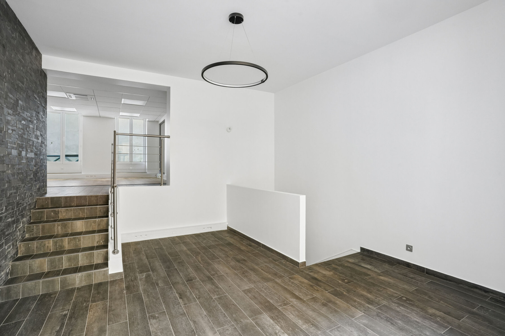 
                                                Location
                                                 Location Bureaux Paris 75008