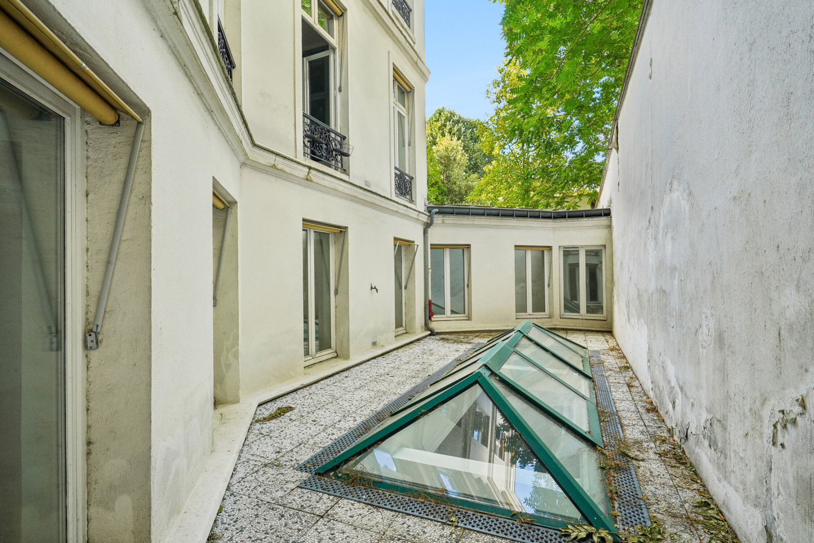 
                                                Location
                                                 Location Bureaux Paris 75008