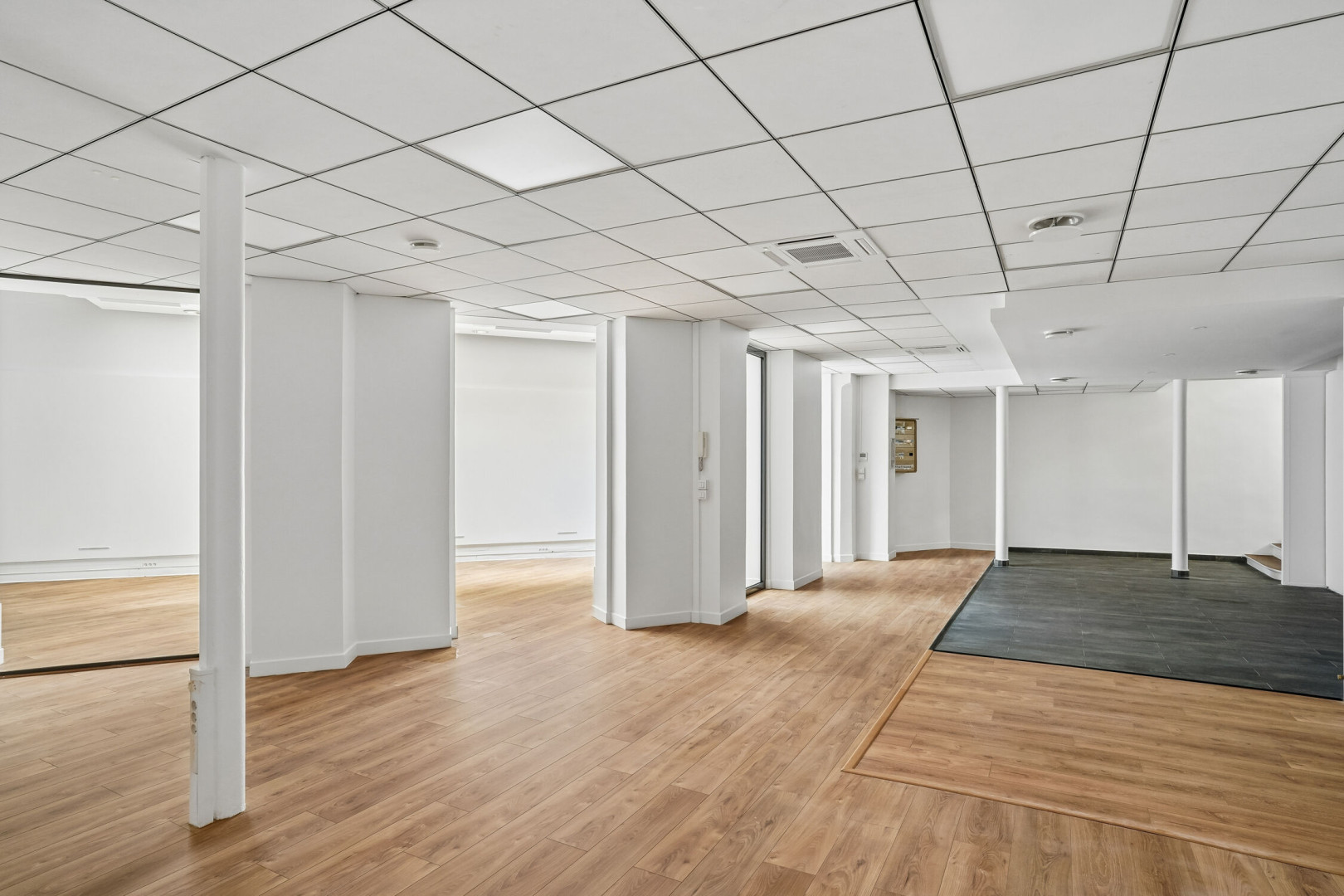 
                                                Location
                                                 Location Bureaux Paris 75008