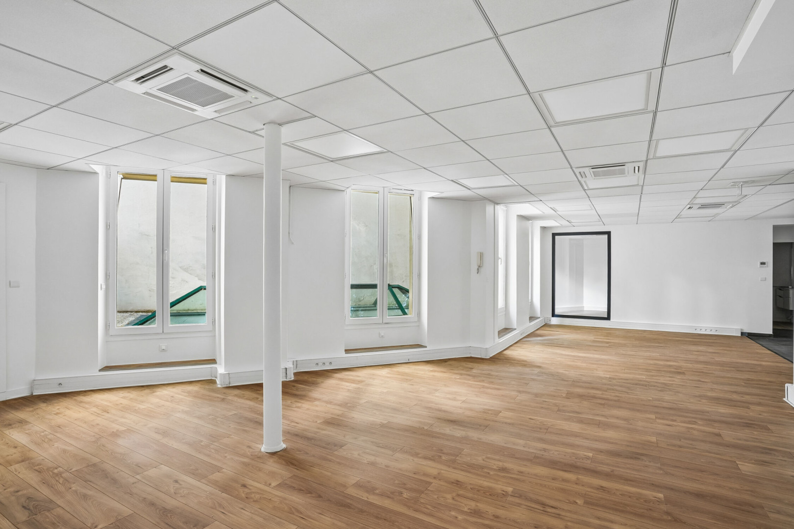 
                                                Location
                                                 Location Bureaux Paris 75008