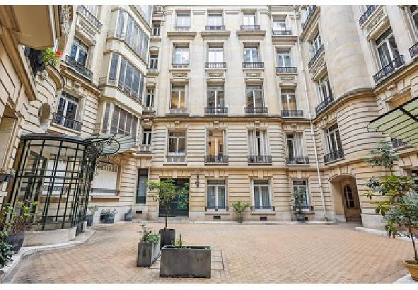 
                                                Location
                                                 Location Bureaux Paris 75008