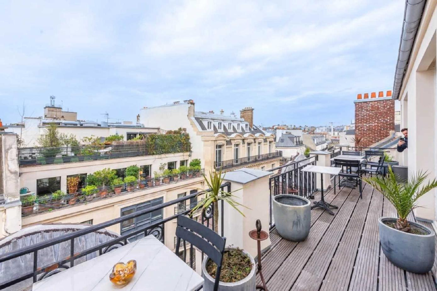 
                                                Location
                                                 Location Bureaux Paris 75008