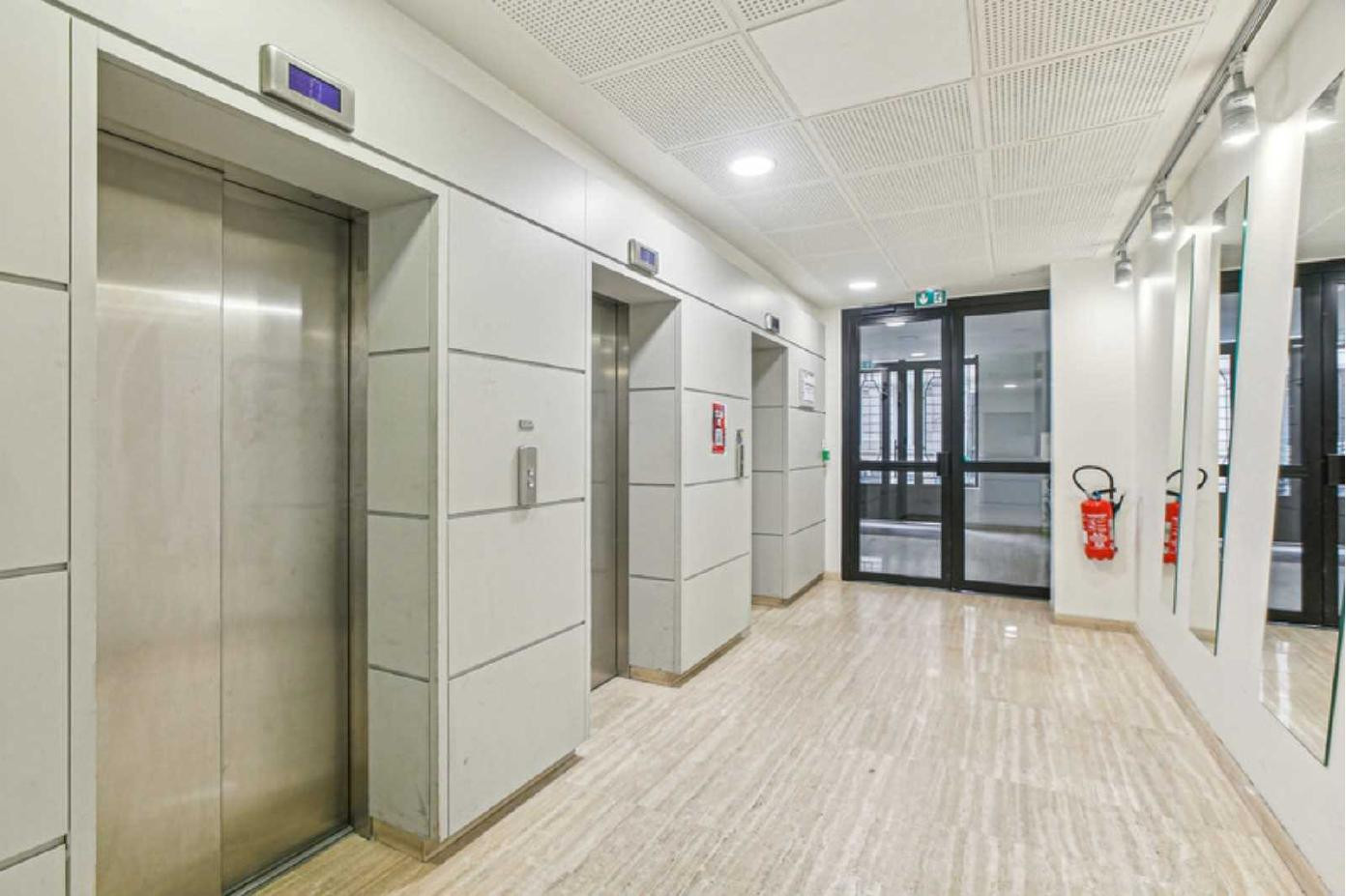 
                                                Location
                                                 Location Bureaux Paris 75008