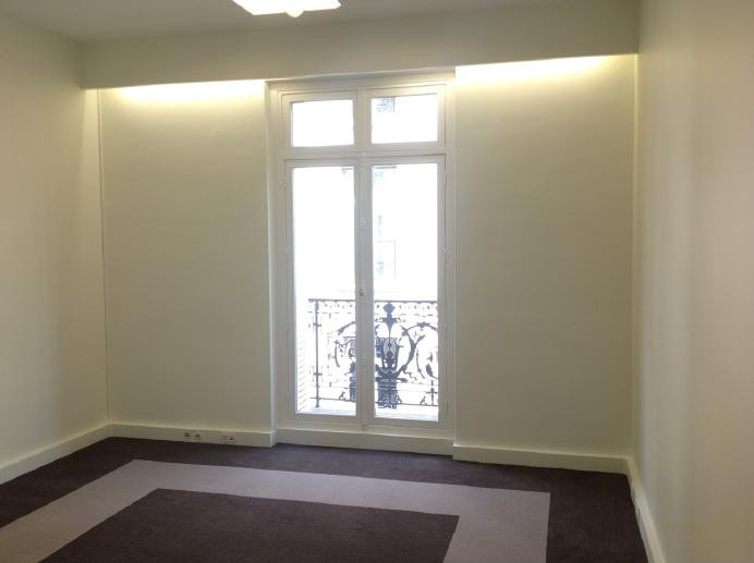 
                                                Location
                                                 Location Bureaux Paris 75008