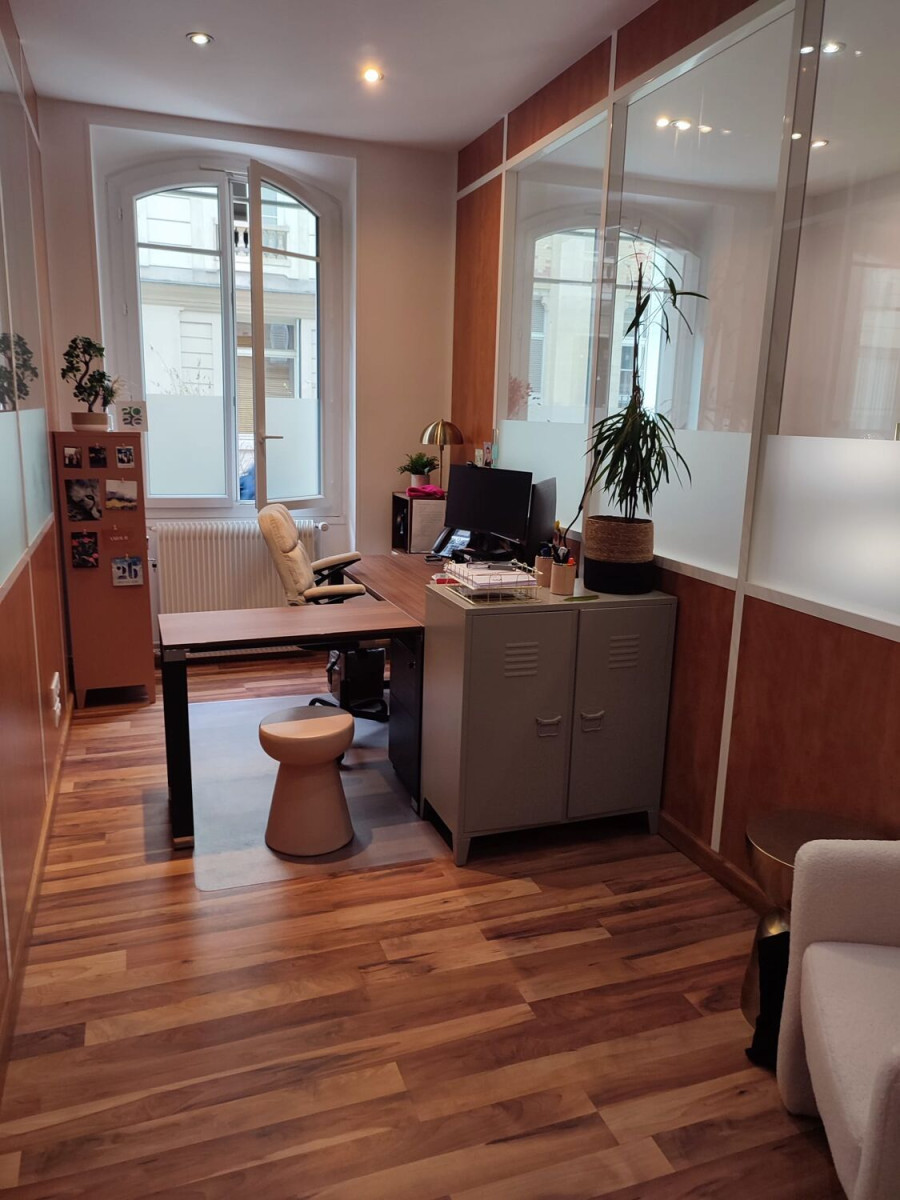 
                                                Location
                                                 Location Bureaux Paris 75008