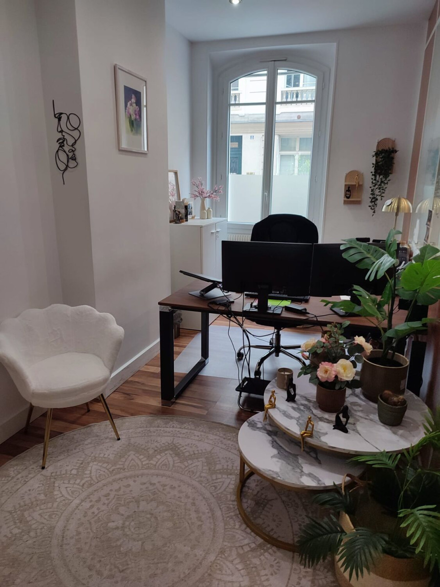 
                                                Location
                                                 Location Bureaux Paris 75008