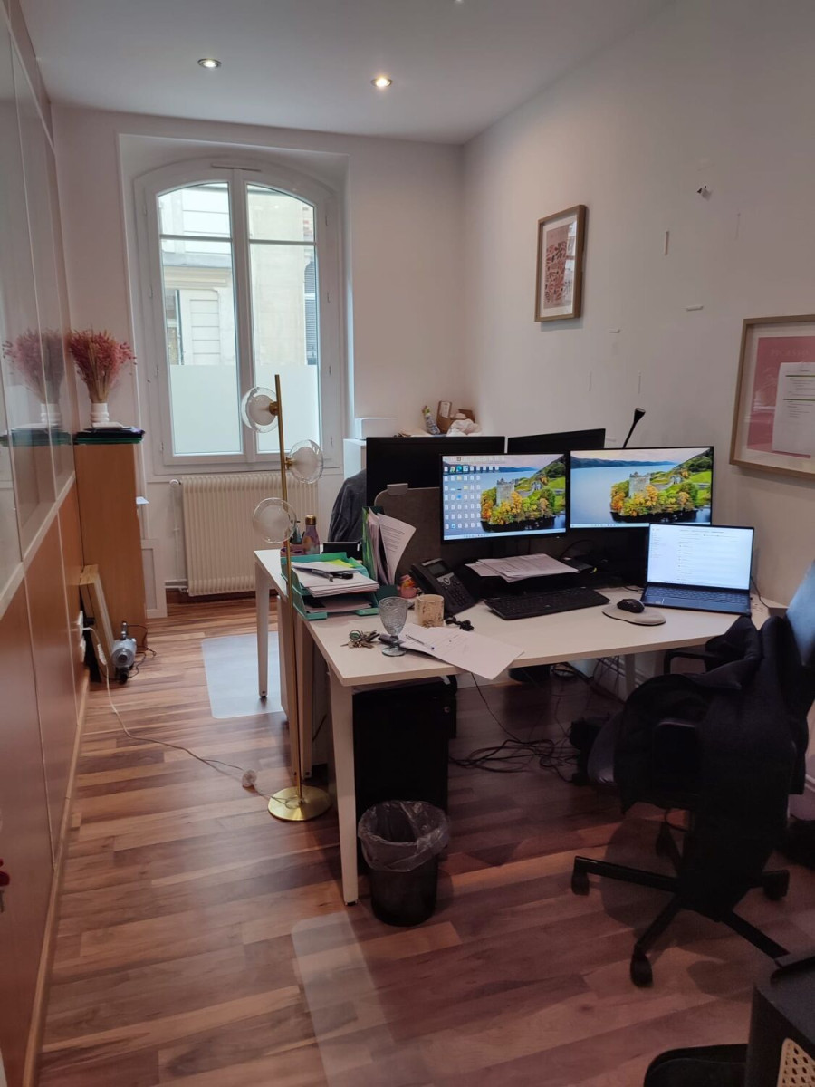 
                                                Location
                                                 Location Bureaux Paris 75008