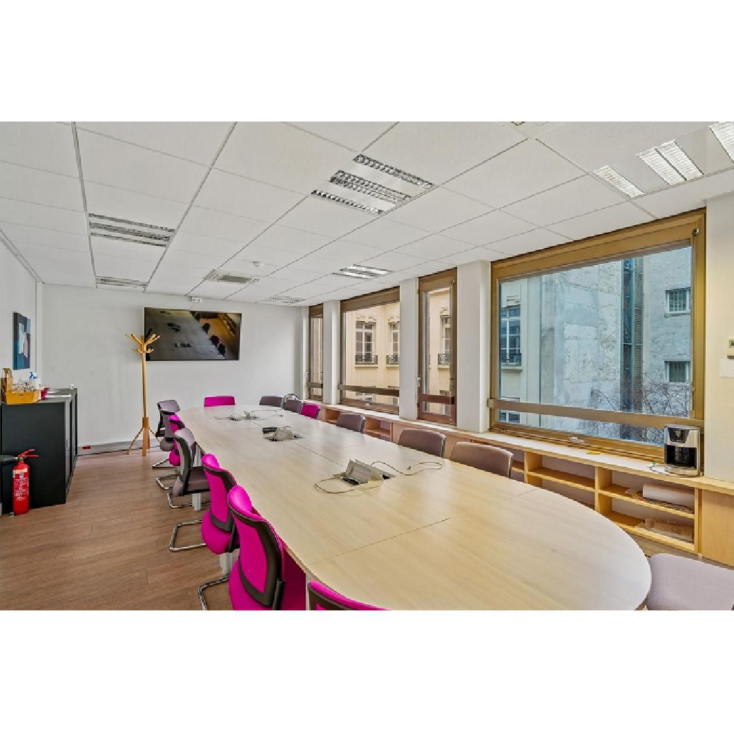 
                                                Location
                                                 Location Bureaux Paris 75008