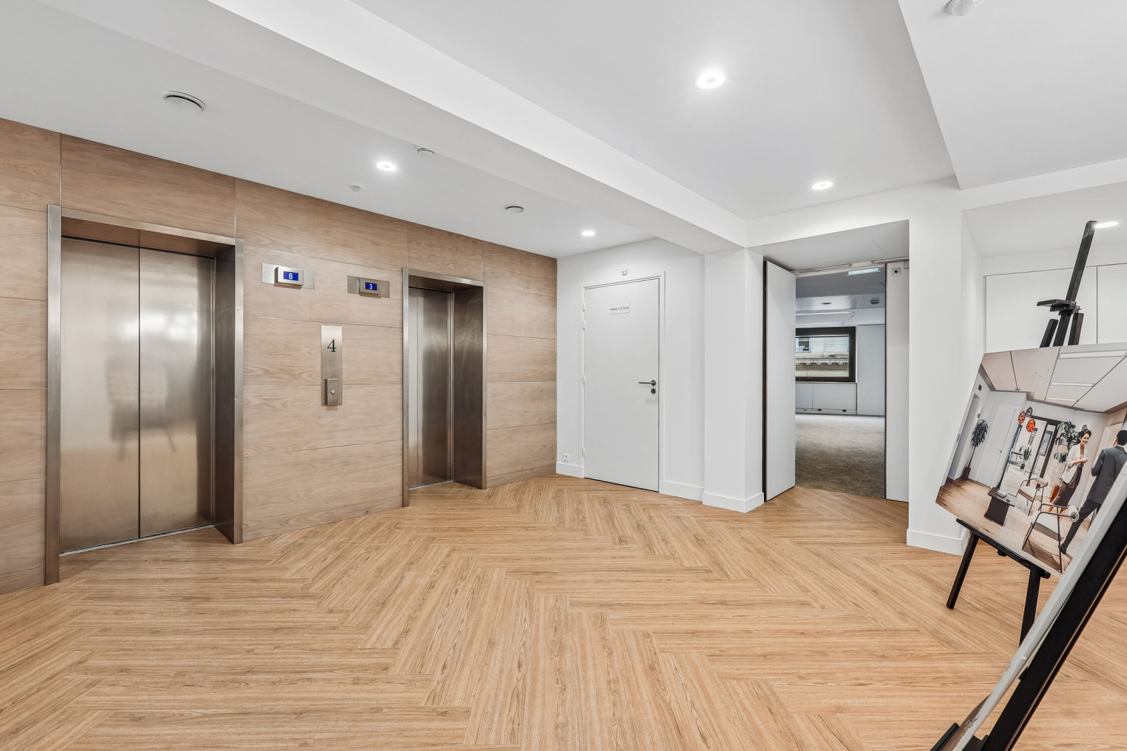 
                                                Location
                                                 Location Bureaux Paris 75008