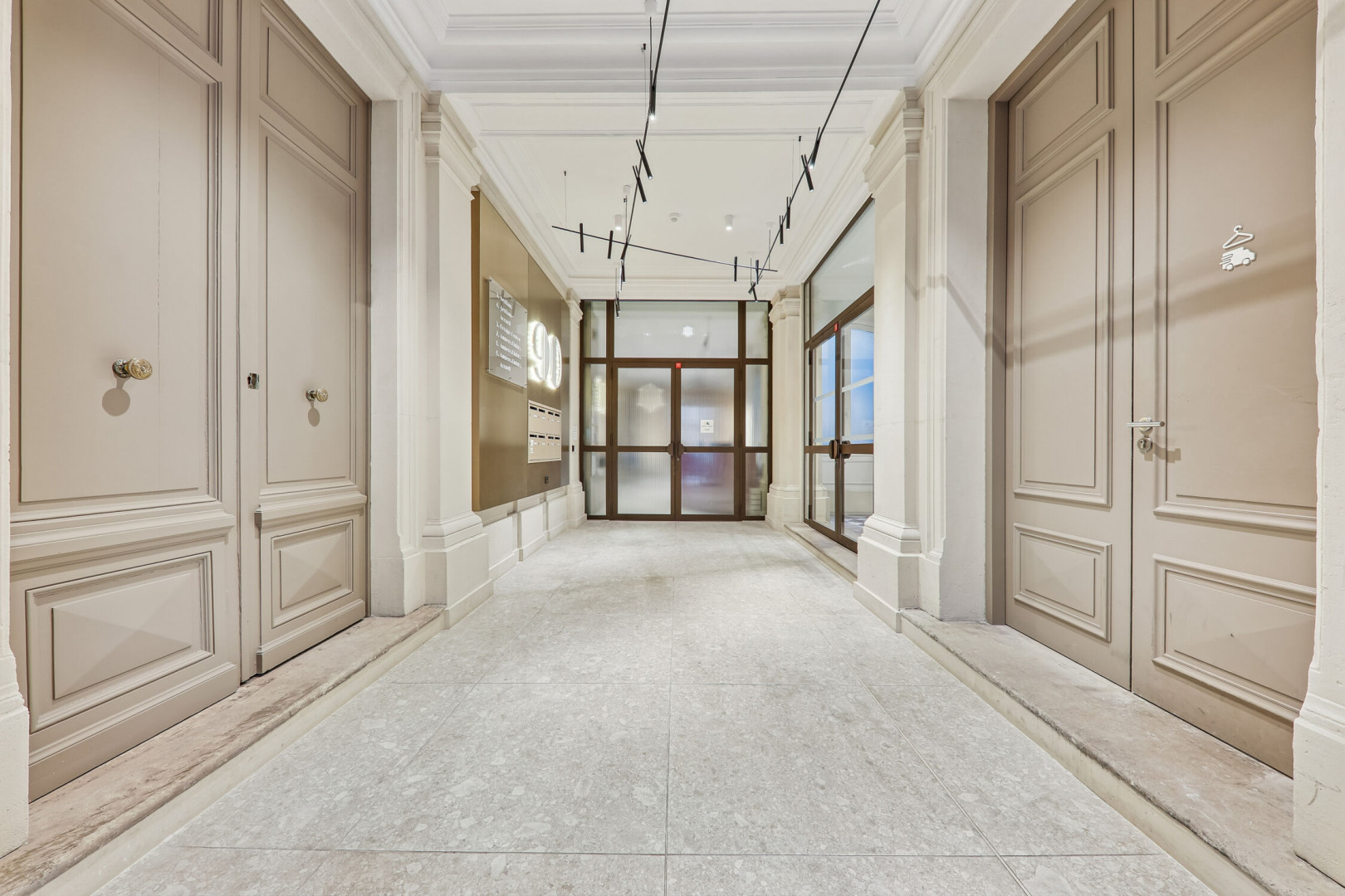 
                                                Location
                                                 Location Bureaux Paris 75008