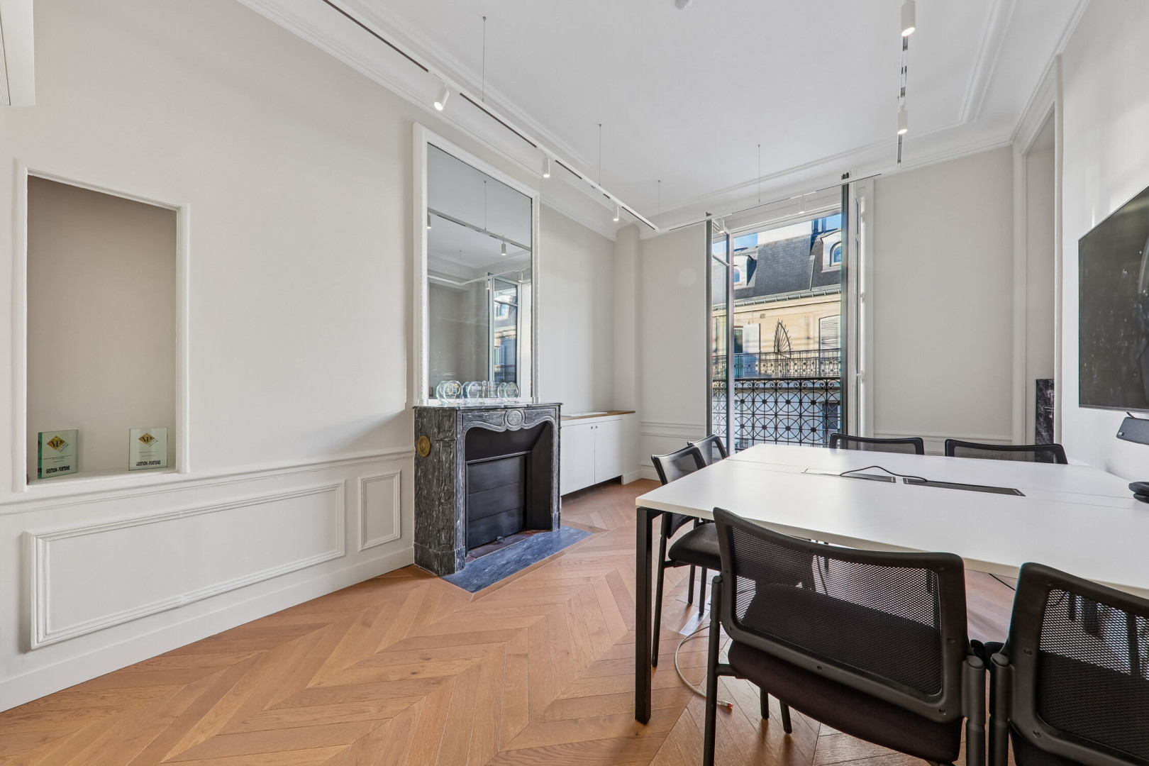 
                                                Location
                                                 Location Bureaux Paris 75008
