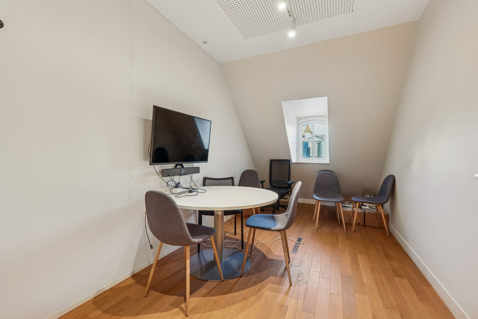 
                                                Location
                                                 Location Bureaux Paris 75008