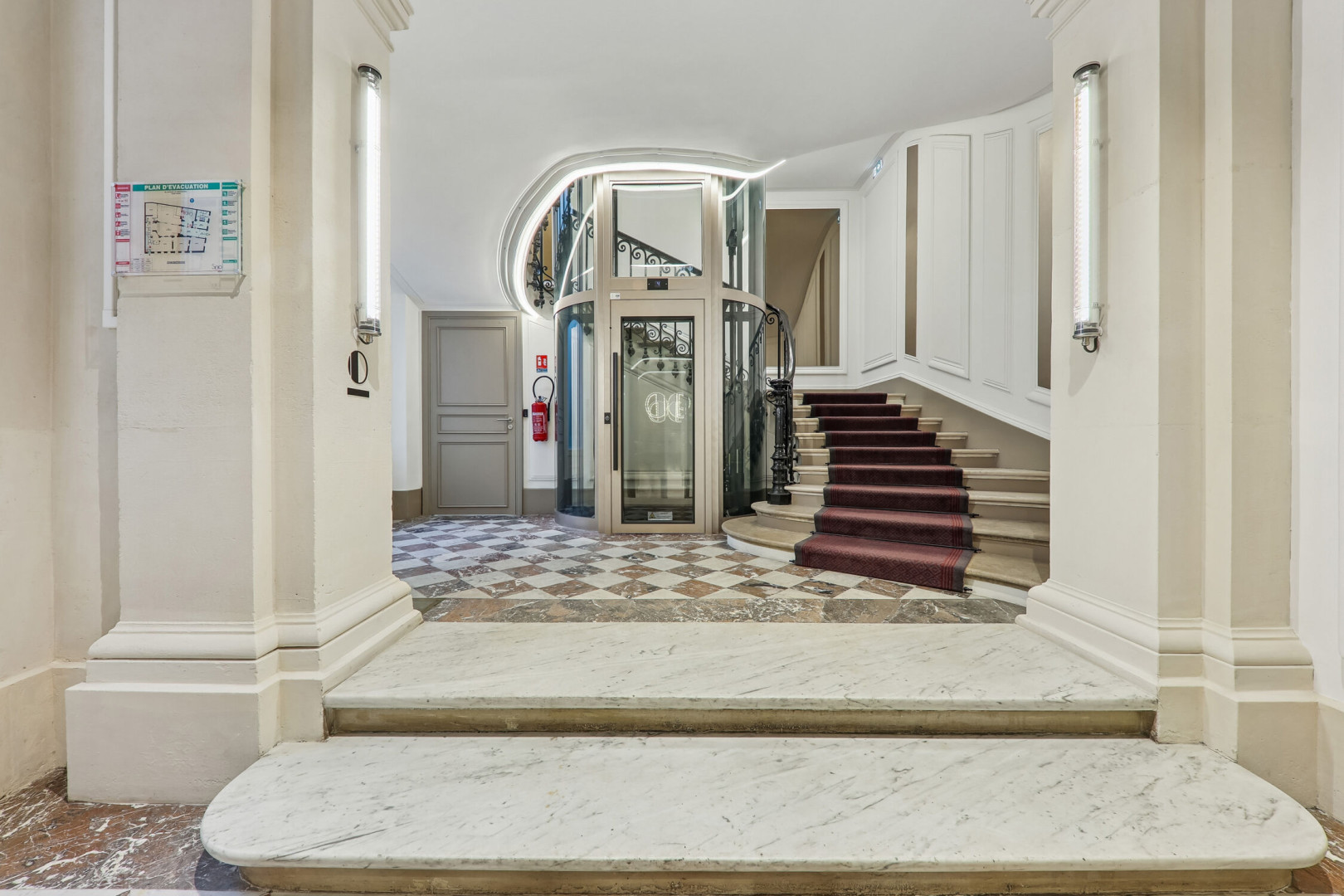 
                                                Location
                                                 Location Bureaux Paris 75008