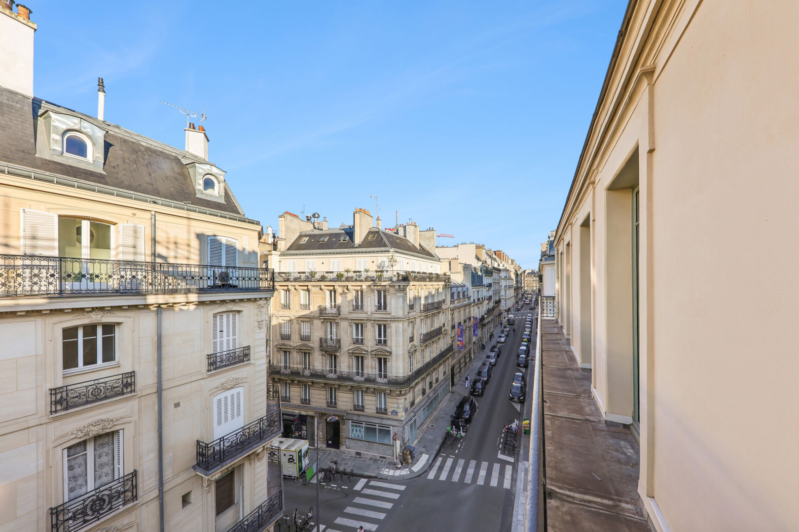 
                                                Location
                                                 Location Bureaux Paris 75008