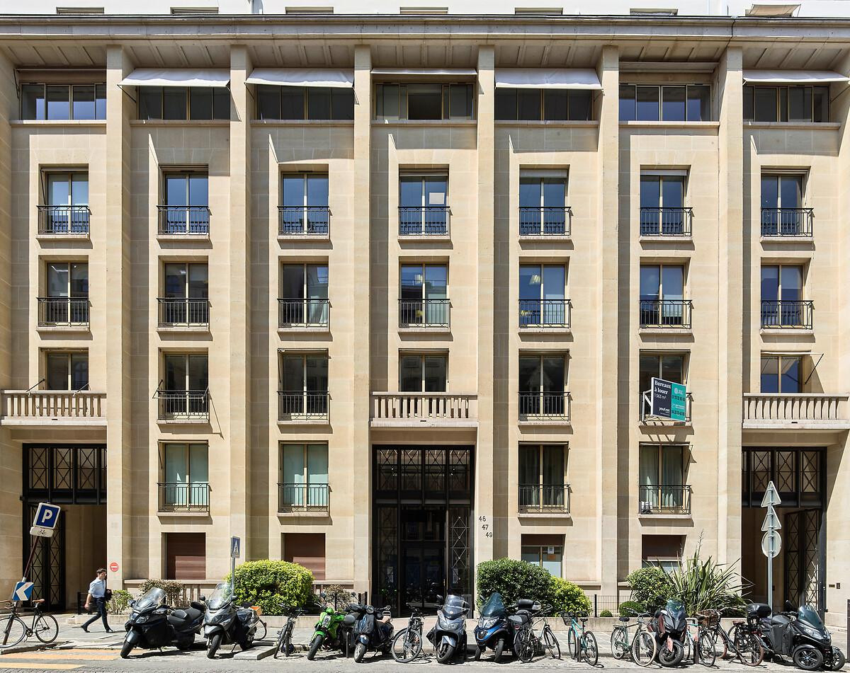 
                                                Location
                                                 Location Bureaux Paris 75008