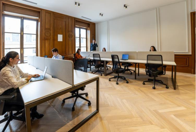 
                                                Location
                                                 Location Bureaux Paris 75008