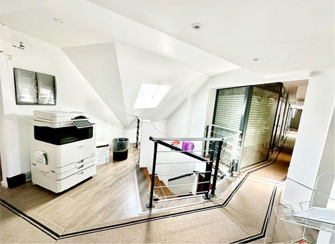 
                                                Location
                                                 Location Bureaux Paris 75008