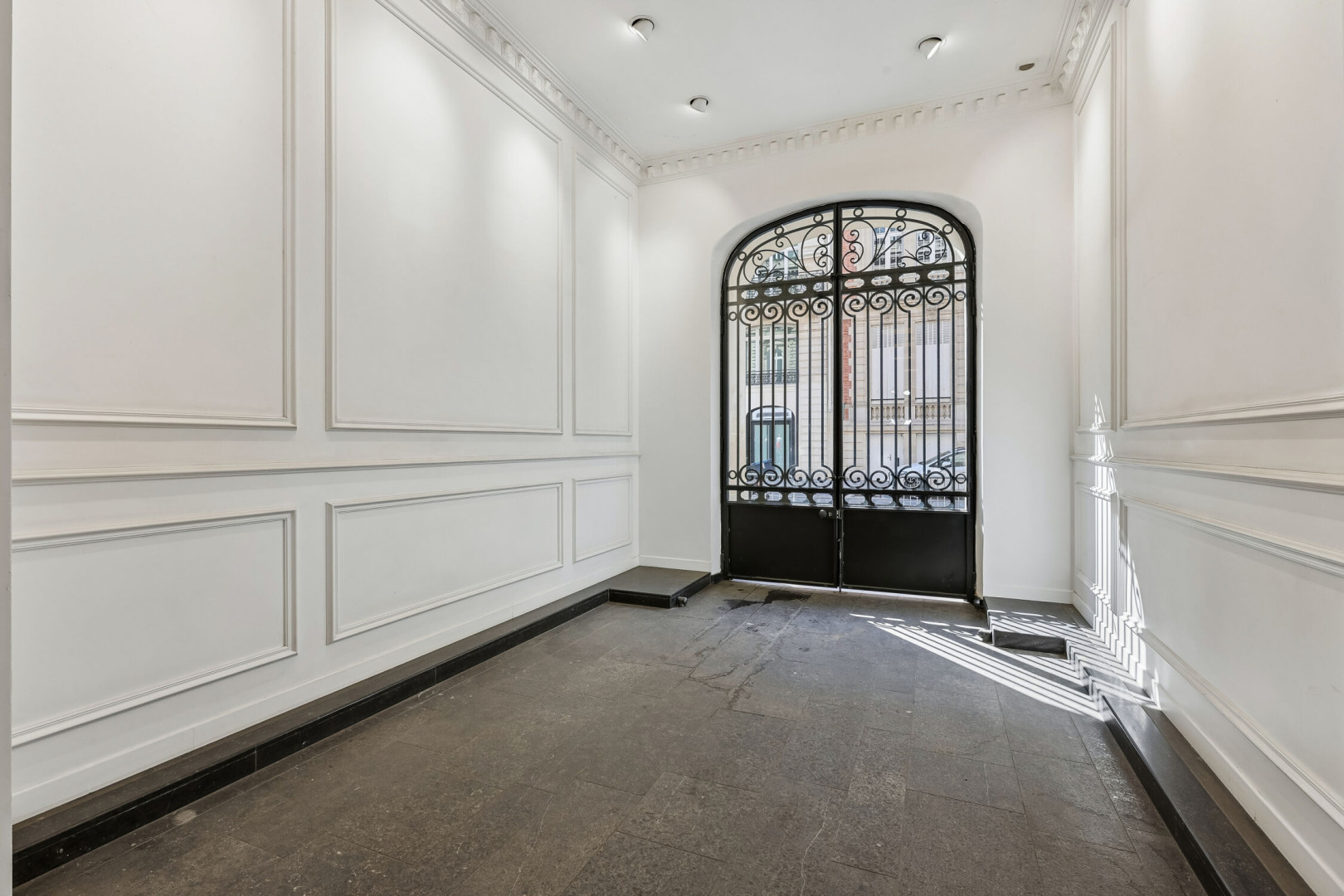 
                                                Location
                                                 Location Bureaux Paris 75008